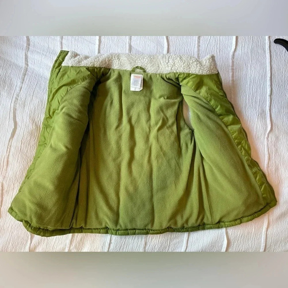 Gymboree - LIKE NEW  - puffer vest. Size 5-6 - Picture 4 of 5